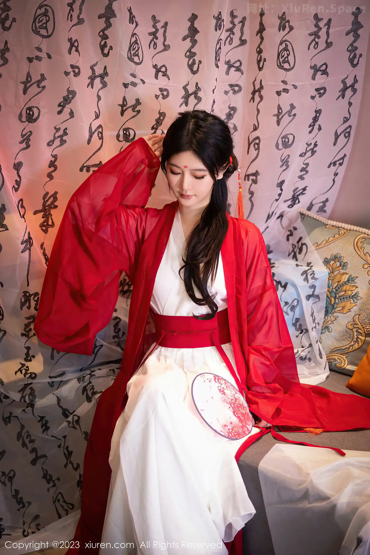 图片[3]-[XiuRen秀人网]VOL.7192 模特幼幼私房古风场景性感红色古装服半脱秀完美身材诱惑写真92P-秀人网官方网站